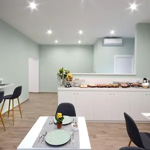 https://napoliseason-rooms-and-breakfast.hotels-amalfi.com